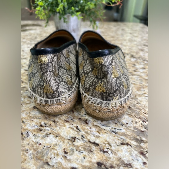 GUCCI Beige Gold GG Supreme Canvas Leather Bee Espadrilles 38 - Picture 9 of 10